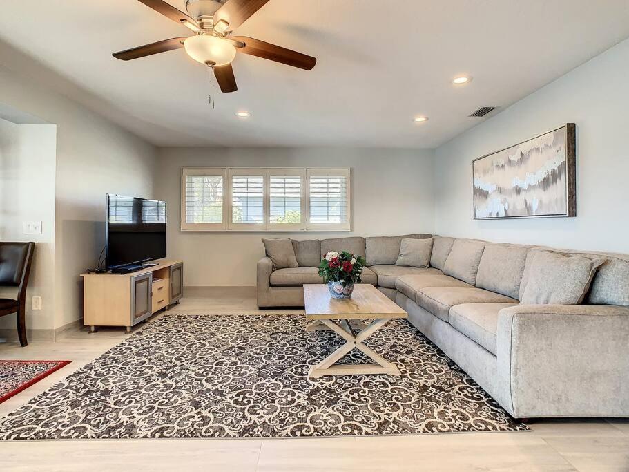 Amazing Water Front View Home Newly Renovated 3Bd 2Bth Clearwater Beach Exterior photo