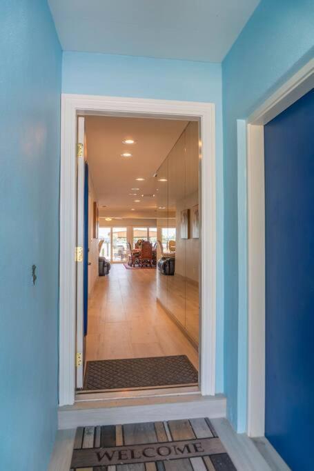 Amazing Water Front View Home Newly Renovated 3Bd 2Bth Clearwater Beach Exterior photo