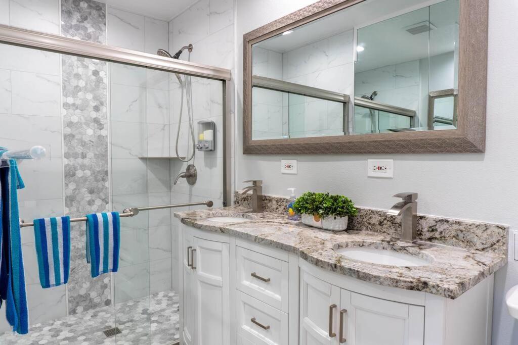 Amazing Water Front View Home Newly Renovated 3Bd 2Bth Clearwater Beach Exterior photo