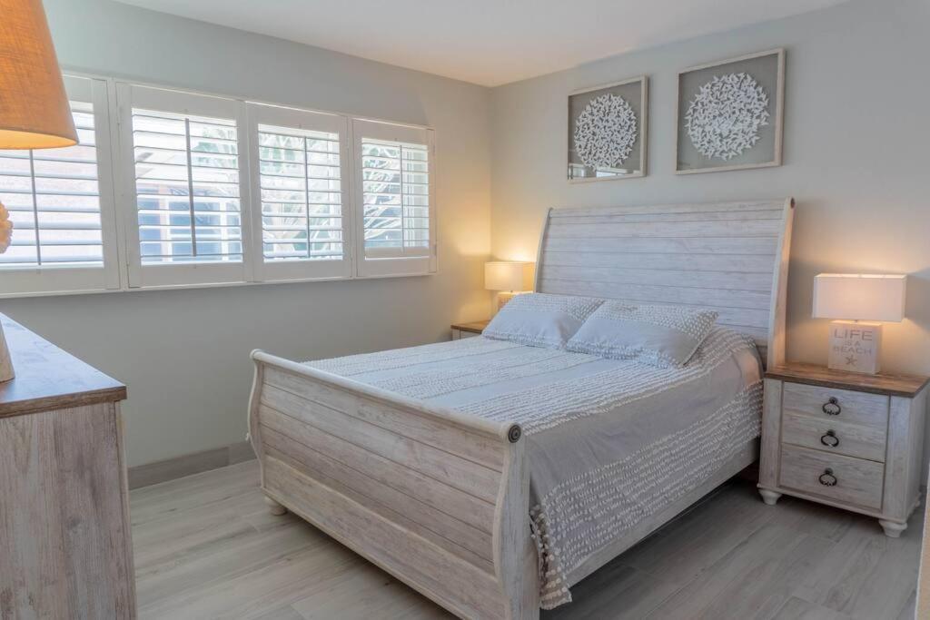 Amazing Water Front View Home Newly Renovated 3Bd 2Bth Clearwater Beach Exterior photo