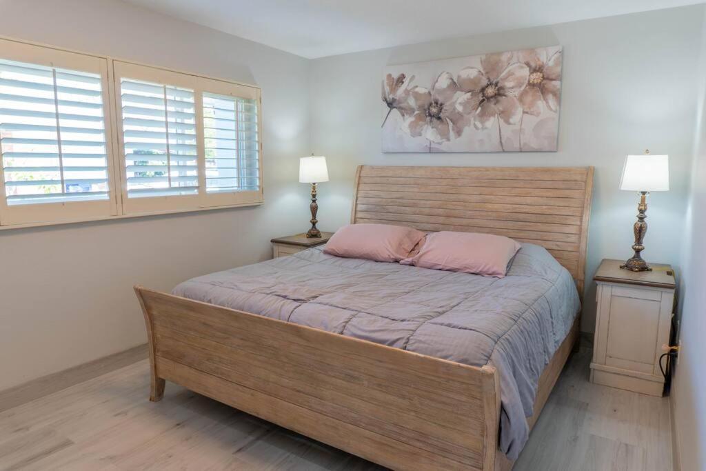Amazing Water Front View Home Newly Renovated 3Bd 2Bth Clearwater Beach Exterior photo