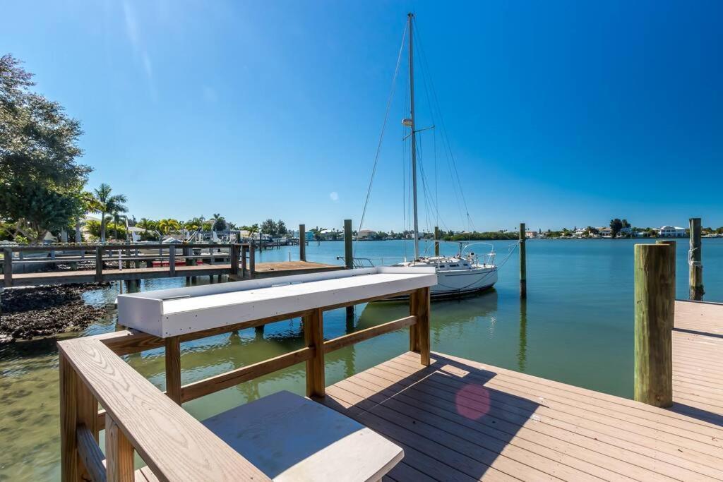 Amazing Water Front View Home Newly Renovated 3Bd 2Bth Clearwater Beach Exterior photo