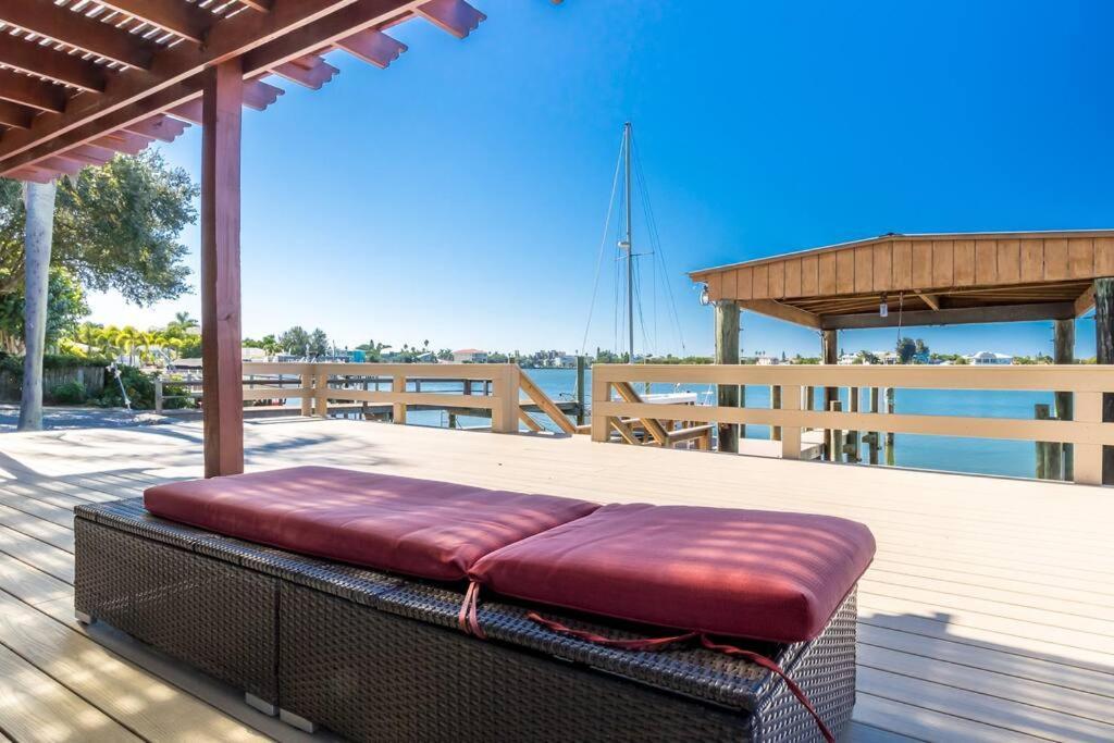 Amazing Water Front View Home Newly Renovated 3Bd 2Bth Clearwater Beach Exterior photo